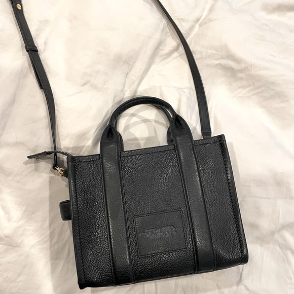 LIKE NEW MARC JACOBS The Leather Small Tote Bag in Black Leather - Picture 6 of 12